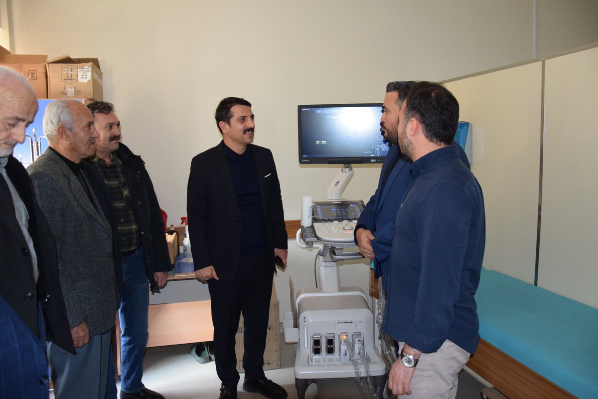 karapinardevlet's tweet photo. Dernek Başkanı Galip CERAN ve Hayırsever vatandaş Fahri KESİK öncülüğünde İlçemiz Sivil Toplum Kuruluşları ve hayırsever vatandaşlarımızın bağışlarıyla temin edilen son teknoloji ultrasonografi cihazı düzenlenen törenle teslim alınarak vatandaşlarımızın hizmetine sunulmuştur. https://t.co/tNc7OXhHyt