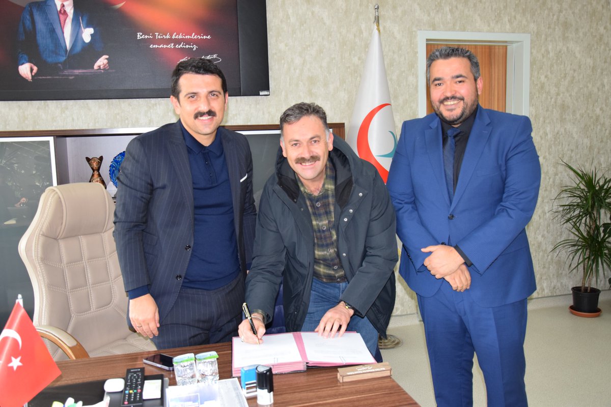 karapinardevlet's tweet photo. Dernek Başkanı Galip CERAN ve Hayırsever vatandaş Fahri KESİK öncülüğünde İlçemiz Sivil Toplum Kuruluşları ve hayırsever vatandaşlarımızın bağışlarıyla temin edilen son teknoloji ultrasonografi cihazı düzenlenen törenle teslim alınarak vatandaşlarımızın hizmetine sunulmuştur. https://t.co/tNc7OXhHyt