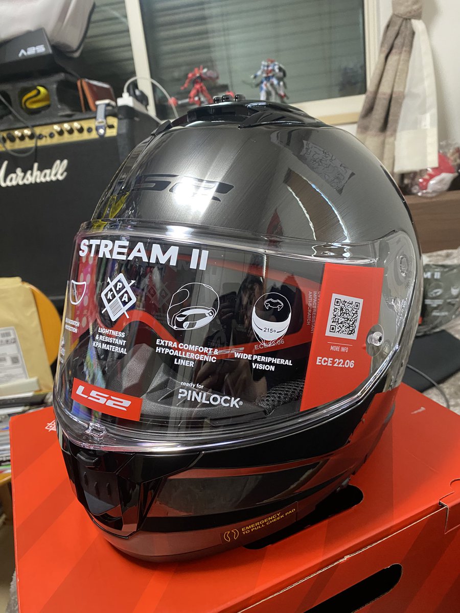 19770929TK's tweet photo. @LS2_SEIDEN 良い子にしてたので、LS2のヘルメットが届きましたよ!さーささんモデル最高です。 https://t.co/KqyQ09giB3