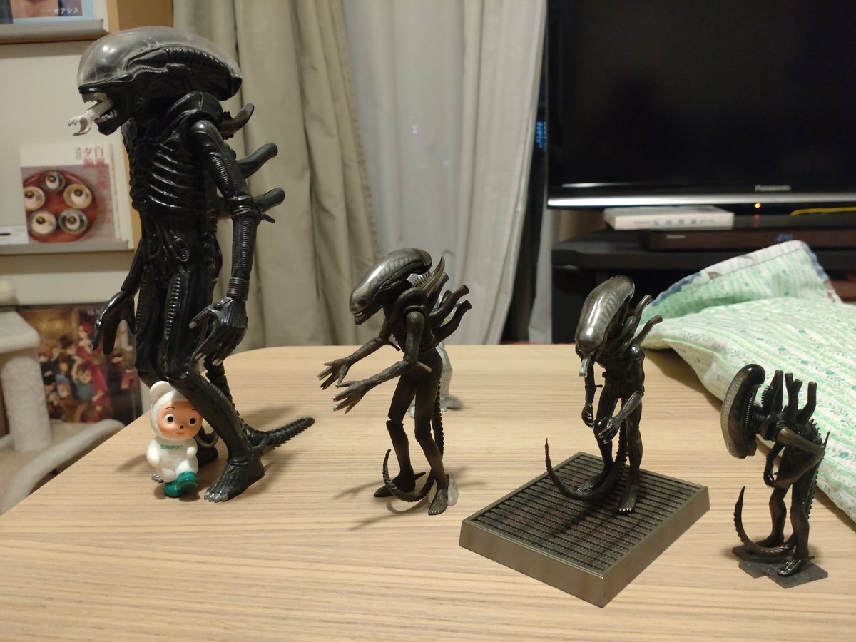 エイリアン』コレクション。左よりmpcプラモデル、タカラトミーの