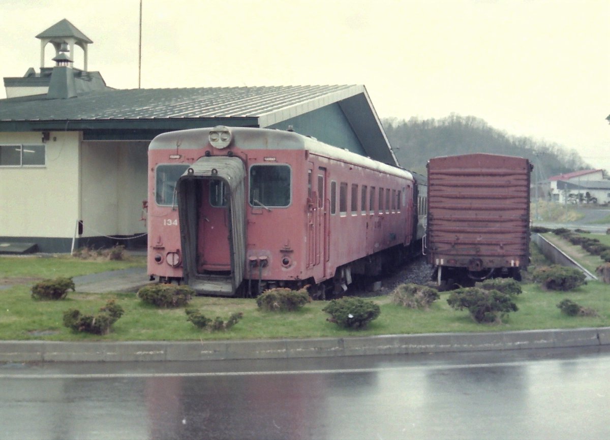 前面に貫通扉がある形式を挙げる 北海道の国鉄型気動車・・。😬