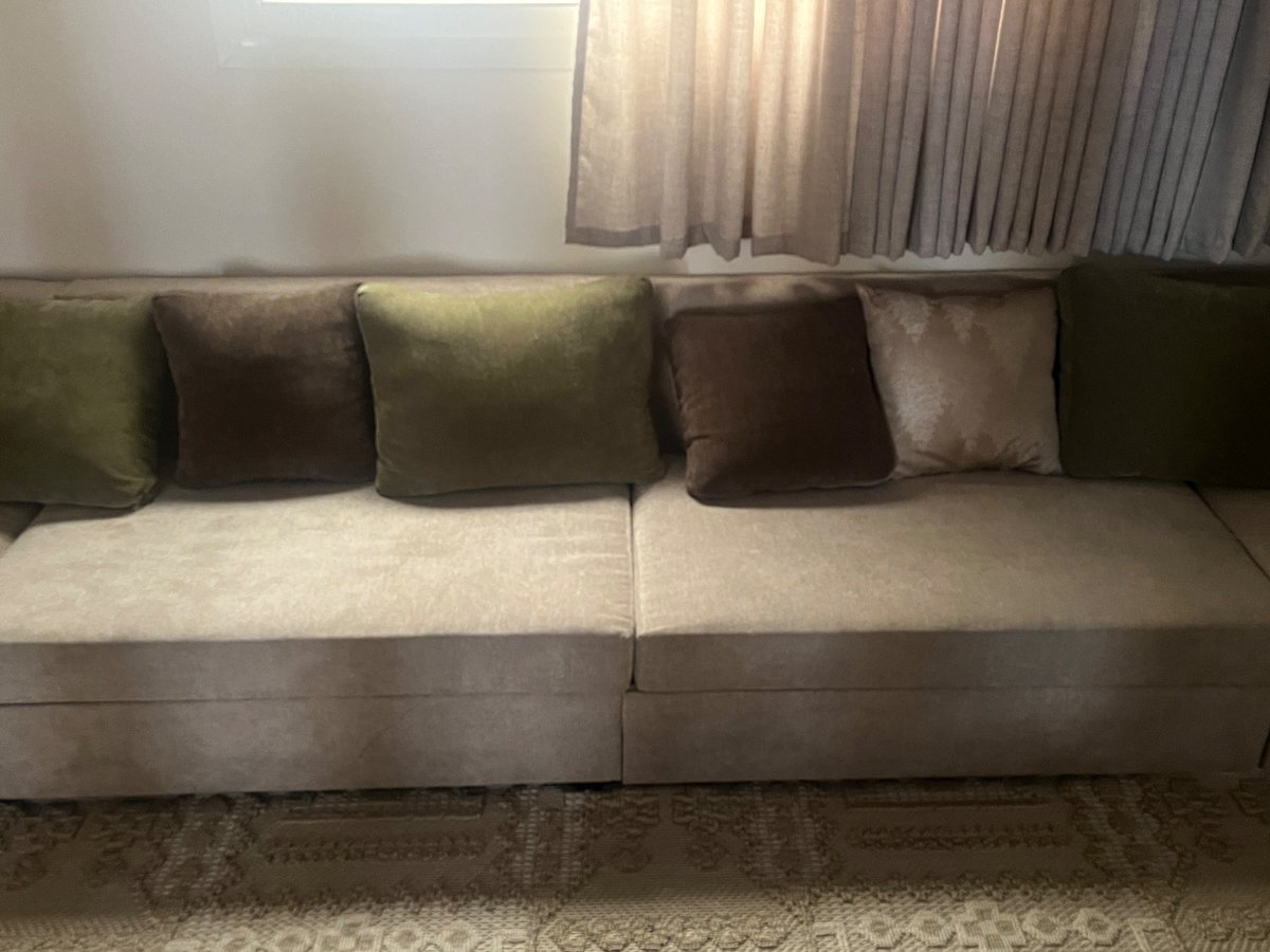 Erloosung's tweet image. I blend with everything around me