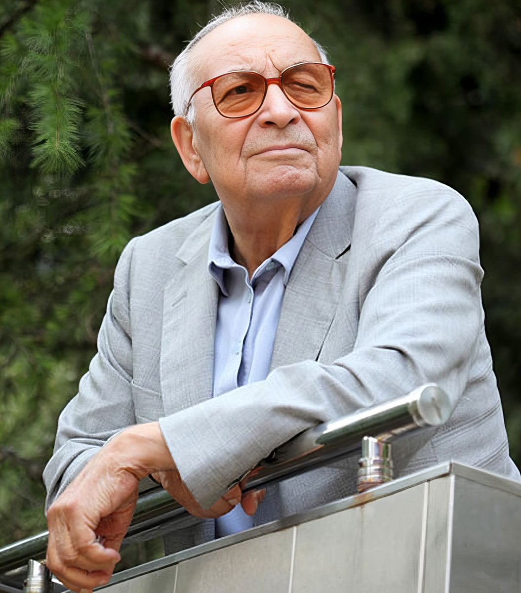 Ne güzel söylemiş Yaşar Kemal: “Üç sayfa kitap okumamış dangalak, devlet kurmuş Atatürk’ü eleştirmeye kalkıyor!”

Bu kadar net!