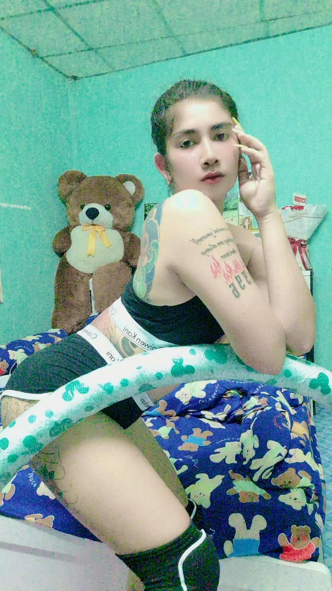 TJanasit's tweet photo. ขาเล็กหลยไป..ขาไหญ่จะเดิน🤣🤤 https://t.co/Q0EusCRrje