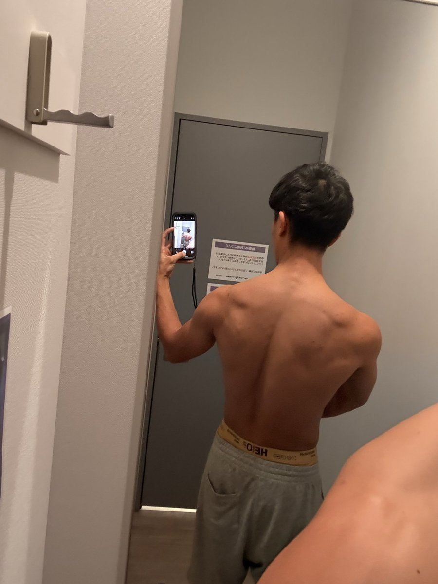 murachio's tweet image. 逆クリスマスツリー
おしりに星飾らなきゃ⭐️