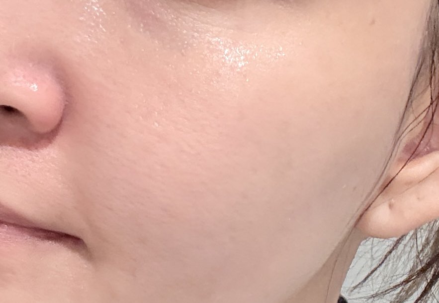 ttarntalzonel's tweet image. เป็นมอยซ์ที่เนื้อดีแบบดีจริงๆอ่ะ ไปต่อกับน้องแน่นอนปี 2026🥹  มอยซ์ amt สูตร Light  เหมาะกับคนผิวมันนะสูตรนี้ เนื้อเหมือนจะเป็นเจลแต่ก็ไม่ใช่มีความน้ำๆบางเบา แต่ให้ความชุ่มชื้นดีมากๆ ตอนทาคือมันไม่กองบนผิวอ่ะ ให้ผิวฉ่ำแต่ไม่มัน ไม่อุดตันด้วย แต่งหน้าต่อได้ไม่รบกวนเมคอัพ…