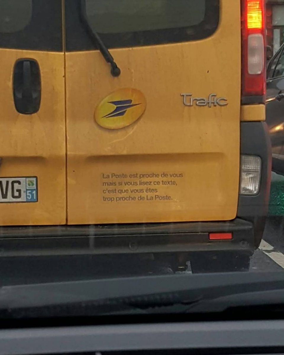 creapills's tweet photo. Ce message de sécurité sur certaines camionnettes La Poste 👌 https://t.co/DAwyLHWKnl