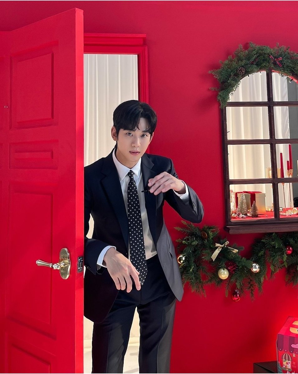 London4ksh's tweet image. Even though this is a past video, it still feels just as meaningful. Seeing it again reminds everyone of something that never fades. The warmth he carries. The love he gives so naturally. The sincerity that has always been part of who he is. 🤗❤️

Moments like this are worth…