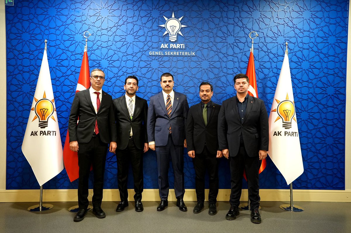 📍AK Parti Genel Merkez 

AK Parti Genel Sekreterimiz, İzmir Milletvekilimiz Sn. Eyüp Kadir İnan’ı, teşkilat mensuplarımızla birlikte ziyaret ettik.

Partimizin vizyonu, Türkiye Yüzyılı hedeflerimiz ve teşkilat çalışmalarımız üzerine verimli bir istişare gerçekleştirdik. Kıymetli