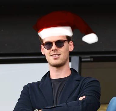 safcfansreact's tweet photo. For Xmas🎁I asked for:
A late winner at Wembley, great new signings, wins away &amp; Chelsea &amp; home v the Mags + being in 6th come the big day. 
Santa said ‘don’t be ridiculous, I’m not a miracle worker’.
KLD🎅🏼said, ‘I am.. hold my mince pie &amp; sherry’
Merry Xmas to ALL SAFC fans! 🥃 https://t.co/OuDPjE2j36