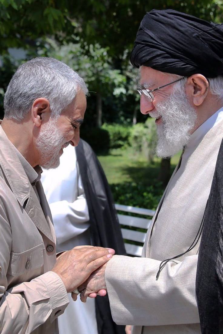 سردار سلیمانی  یک نام در تاریخ نبود، بلکه‌ یک مکتب حیات‌بخش بود. مکتبی که فتیله‌ی وجودش برای روشن کردن مسیر امت و مستضعفین سوخت. اوج این مکتب، بصیرت انقلابی در اطاعت از ولایت بود.
 در مسیر مکتبش هر گام حماسه و هر نگاه استقامتی به وسعت تاریخ است.
#مالک_اشتر_علی 
#ایرانمرد
