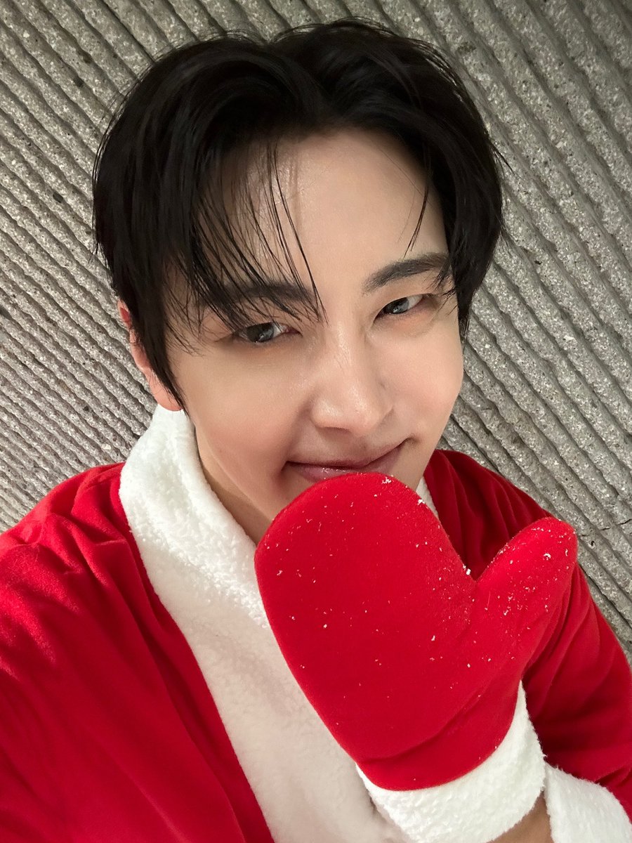 SF9official's tweet photo. 쟁산타🎄🎄🎄

#SF9 #JAEYOON #크리스마스이브에욤 https://t.co/GadEew9LHJ
