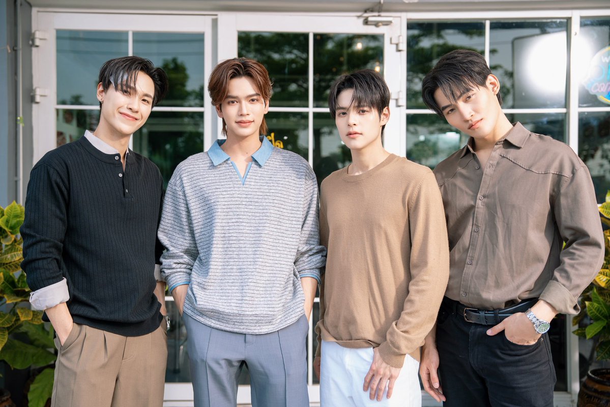 MyRomanceSeries's tweet image. Q19 รวมตัวหนุ่มธงเขียวมาก บ้อกแบ๊ก ไม่ทำร้ายใคร ไม่หลอกใคร คนดีร้อยเปอร์เซ็น!!

#MyRomanceScammerQ19
#MyRomanceScammer 
#GMMTV