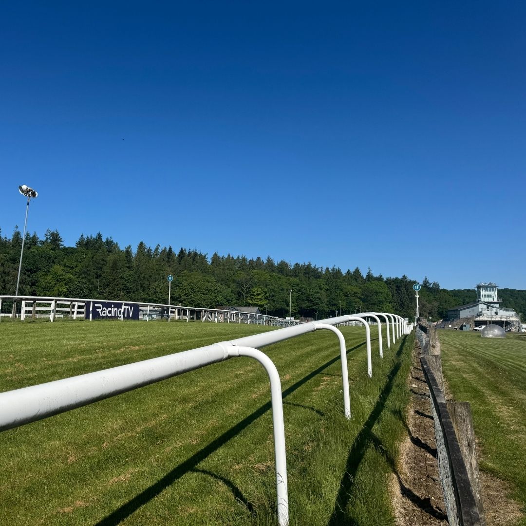 Cartmel Racecourse tweet media