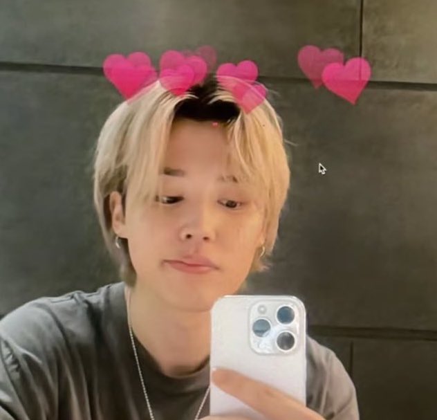 jmnberries's tweet image. jimin using the macbook hearts filter

2019                                              2025