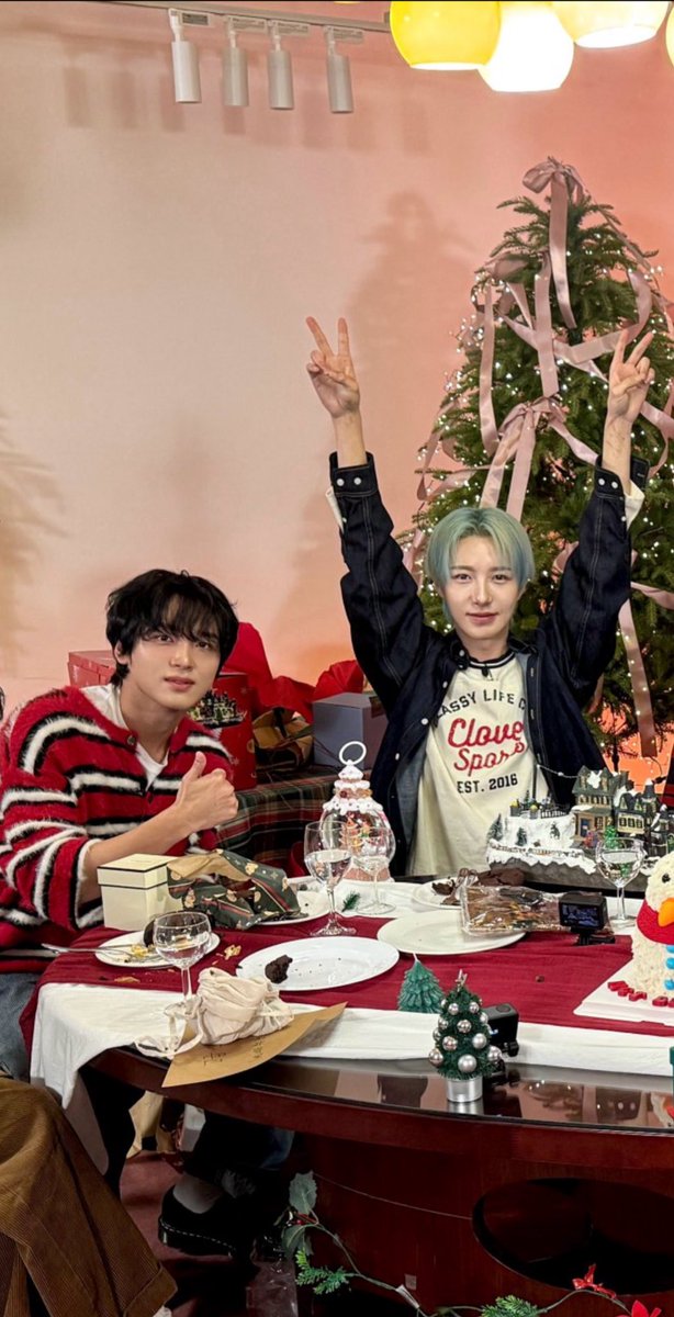 rendongTH's tweet image. อ อ อะไรน่ะ พวกพี่เป็นแฟนกันเหรอคะ