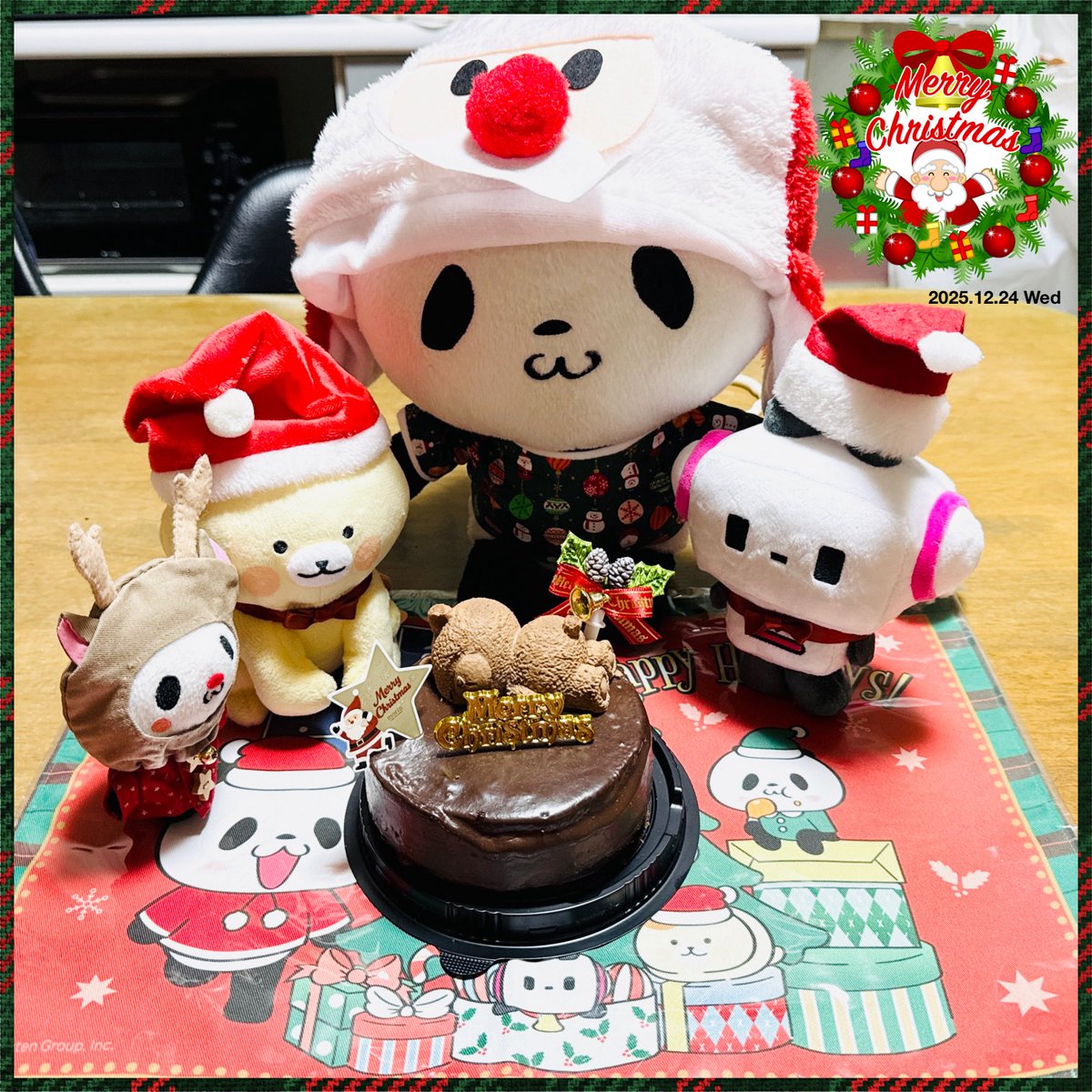 wing952's tweet image. ✨🎉🎄Merry Christmas🎄🎉✨

おパン・小パンダ、マンボウ宅でクリスマスパーティーを開く(*^^*)

今回はむぎちゃんやぷちょまる殿も一緒です✌️✨

今年もケーキ🎂ピザ🍕とご馳走を食べてお腹いっぱいになりました☆

#お買いものパンダ
#サンタフル
#クリスマス