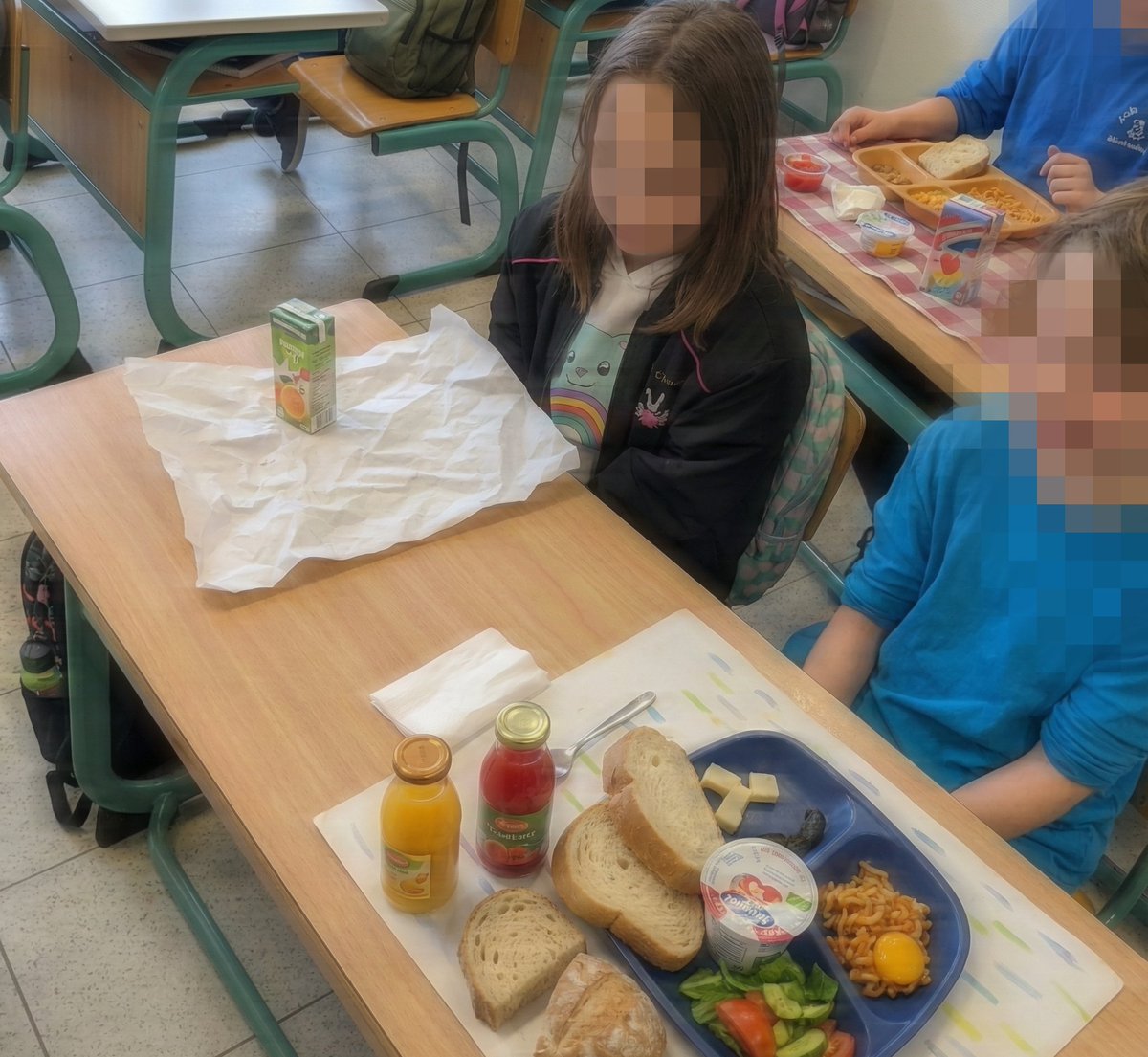 #SONDAKİKA 10 binden fazla takipçiye ulaşan MEB öğretmenleri için "devlete hasretmesi gereken mesaisini genel olarak kendi kişisel ikbaline ayırma" nedeniyle görevden el çektirme kararı gündemde.