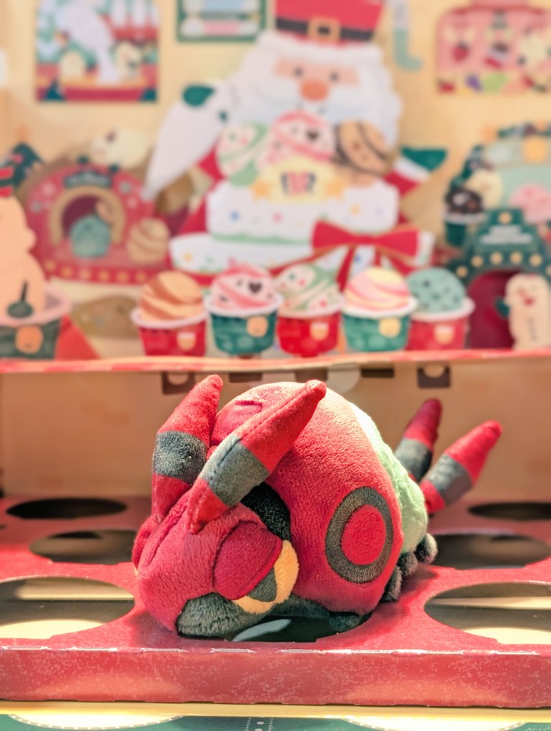 erio_maybe's tweet photo. クリスマスカラーすぎる（31の空き箱） https://t.co/PCfiwwt2Br