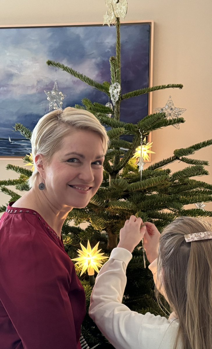 ManuelaSchwesig's tweet image. Ich wünsche allen ein gesegnetes Weihnachtsfest und eine schöne Zeit mit den Liebsten🎄❤️ #Heiligabend