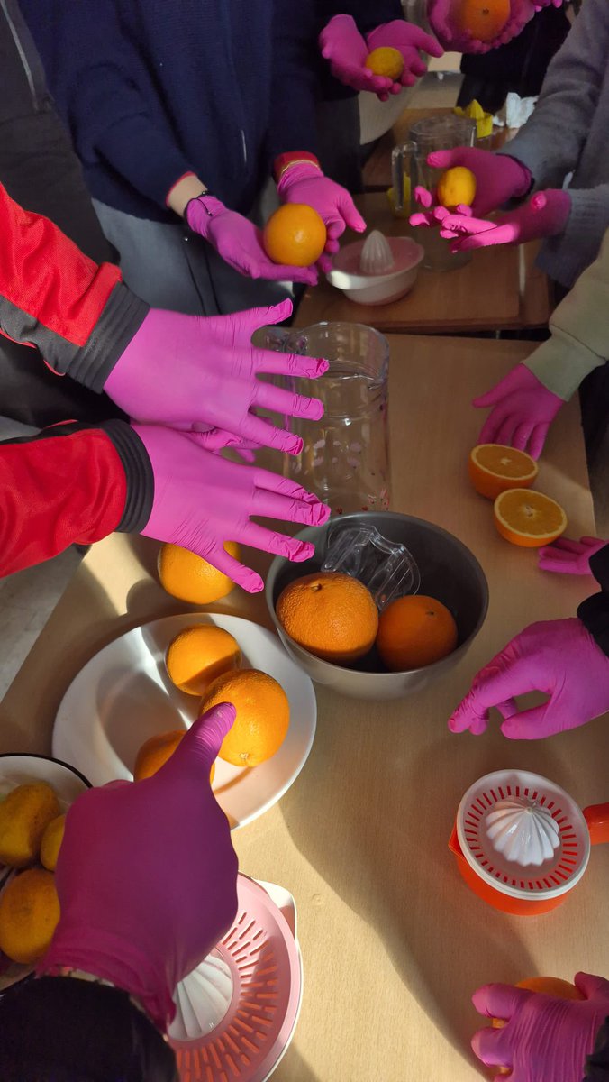 OSB programı pilot okulumuz Kelkit 15 Temmuz Şehitler AL öğrencileriyle doğal ve katkısız besinlerin tüketimine farkındalık oluşturmak amaçlı taze sıkılmış portakal suyu etkinliği gerçekleştirilmiştir.
<a href="/tcmeb/">Millî Eğitim Bakanlığı</a> <a href="/Yusuf__Tekin/">Yusuf Tekin</a> <a href="/meb_dhgm/">Destek Hizmetleri Genel Müdürlüğü</a> <a href="/omurfatih/">Ömür Fatih Karakullukçu</a> <a href="/mebisgb/">İşyeri Sağlık ve Güvenlik Birimi Daire Başkanlığı</a> 
 <a href="/ozkan_meb/">Özkan AVCI</a>  <a href="/gumushanemem/">Gümüşhane İl Millî Eğitim Müdürlüğü</a>