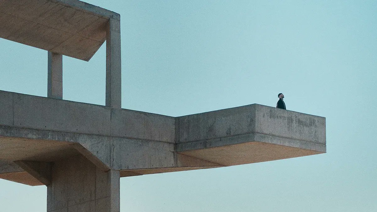 derekpedros's tweet photo. Qué mejor forma de despedir este año tan especial. Os comparto mi entrevista para @YorokobuMag , donde hablo sobre cómo entiendo la arquitectura y el movimiento. Gracias por este espacio para reflexionar sobre mi proceso creativo.

Entrevista completa en: https://t.co/9N20pDn3Ug https://t.co/vFsBOQ1VcI