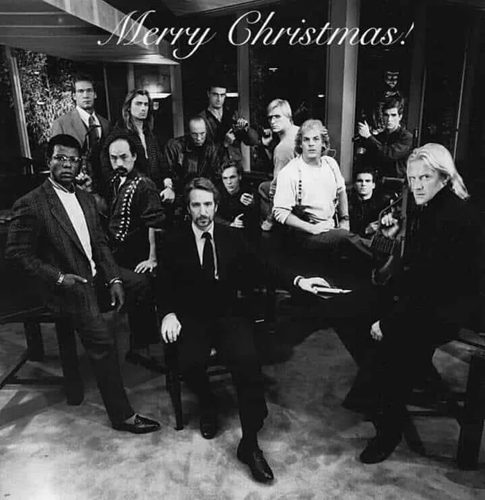 JaviL32's tweet photo. Hans Gruber y sus discípulos os desean una Feliz Navidad. https://t.co/R9rYIB8MkU