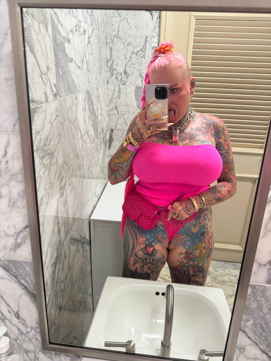 My mirror’s favorite subject? Me