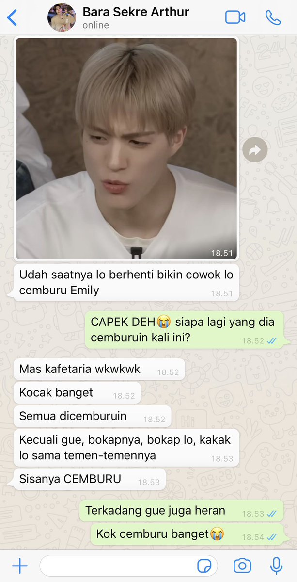 versesoulx's tweet photo. jealousy boss (2) 

jeno two tweets au https://t.co/2FumSrayo3