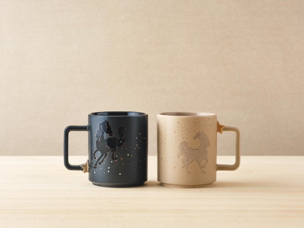 fashionpressnet's tweet photo. スターバックス リザーブ ロースタリー 東京“うま”の星座マグカップ＆ミニダルマ、新年限定で - https://t.co/7zPziQOeZt https://t.co/ss1Vq0ppCQ