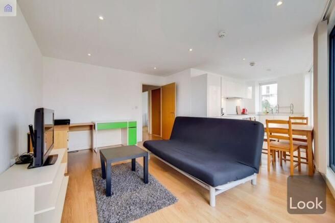 LookProperty's tweet image. TO LET 🏡

Seven Sea Gardens, Bow 📍

£2,150 pcm 💷

- Luxury Apartment
- 24hr Concierge
- Two Double Bedrooms
- Excellent Transport Links
- Large Private Terrace 

rightmove.co.uk/properties/151…