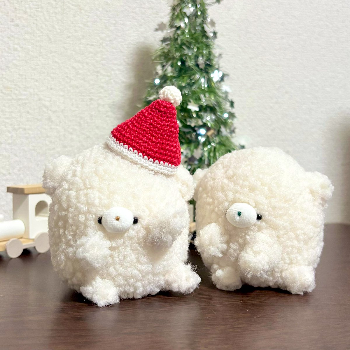 おすわりへたっぴちゃんたちは来年のおうち探しになるため、一緒にクリスマスを迎えます🐶🐶🎄✨

#さんじゅーななど
#ぬいぐるみ