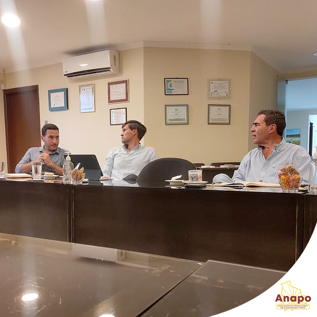 ¡Unidos por la producción y la vida! 🛡️🌾

Junto a SEARPI y el Ministerio de Planificación del Desarrollo y Medio Ambiente, coordinamos las acciones y alerta temprana en las cuencas para proteger zonas productivas y urbanas. 
#AnapoBolivia #AlertaTemprana #SantaCruz #MPDyMA