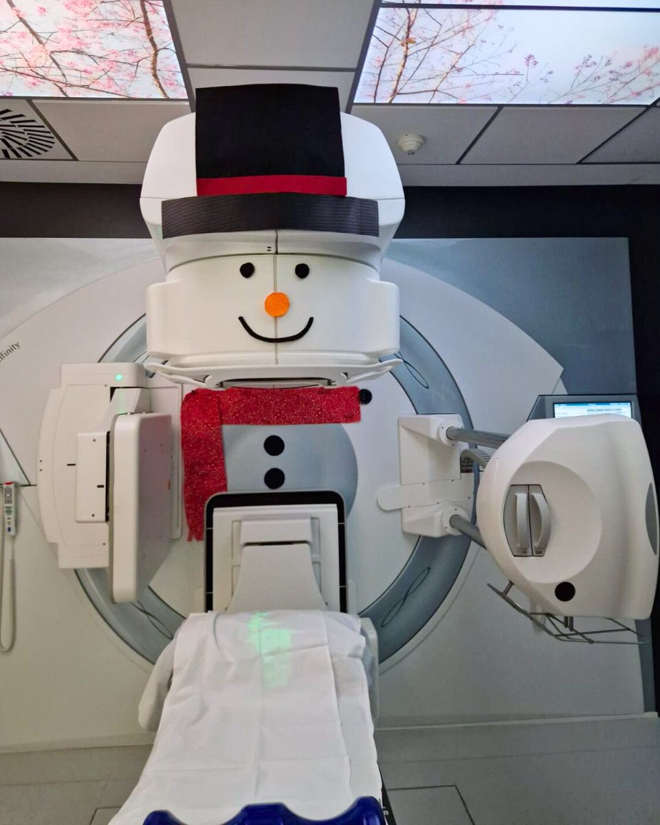 Esta noche es especial 🎄​
​Desde Hospital Mompía y Escuela Hospital Mompía, os deseamos una maravillosa Nochebuena llena de paz, alegría y mucha salud. ​
Gracias a todas las personas que hoy siguen cuidando de los demás, incluso en fechas tan señaladas ​
¡Felices fiestas! ❤