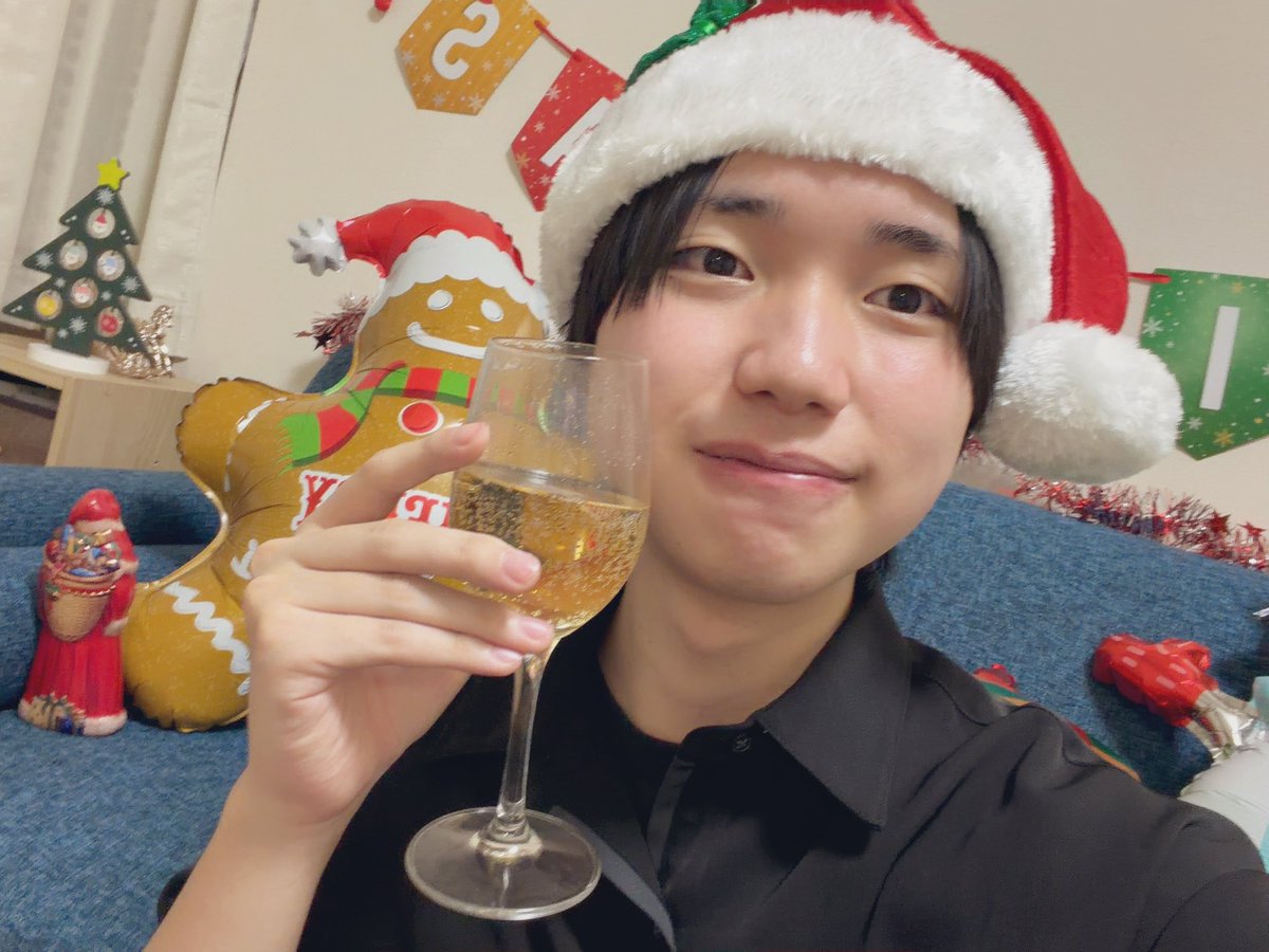 HIIRO_ISHIBASHI's tweet photo. 『Playing the Sunphony クリスマス配信 ♯1』ありがとうございましたー！！🎄
話脱線しすぎてほんと楽しかった笑笑

皆さん！！メリークリスマス！！
素敵な一日を！！🎅🏻🫶

#Sunphonyクリスマス2025 https://t.co/V1BgoTEcZX