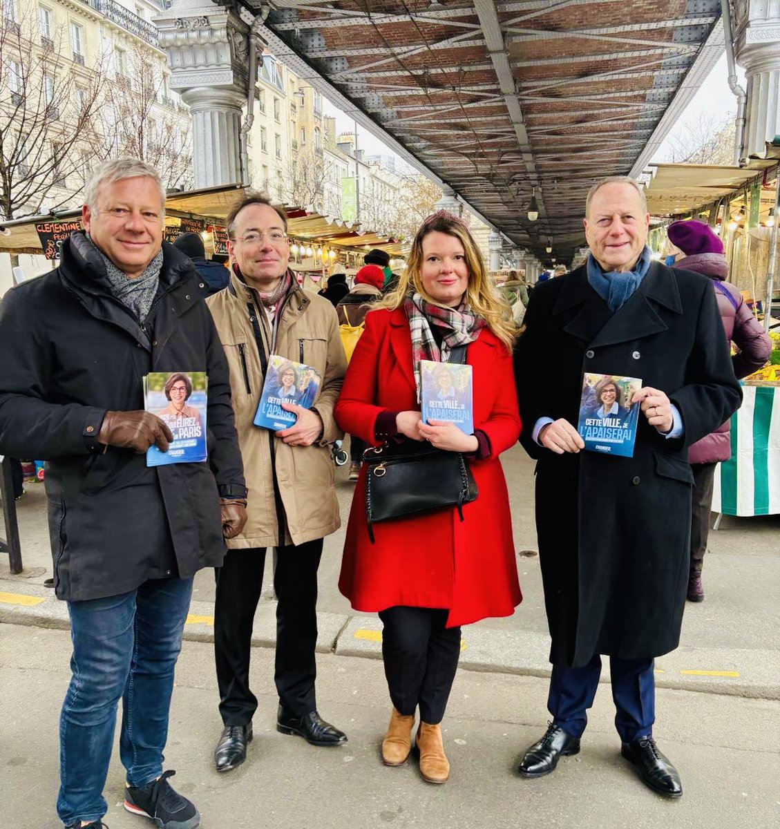 📍 #Paris15 marché de Grenelle ce matin. Parce que l’alternance à #Paris avec <a href="/datirachida/">Rachida Dati ن</a> se prépare tous les jours. Même le 24 décembre 🎅 🎄.
<a href="/PourDati2026/">Dati 2026</a> #Rachidadati #dati2026