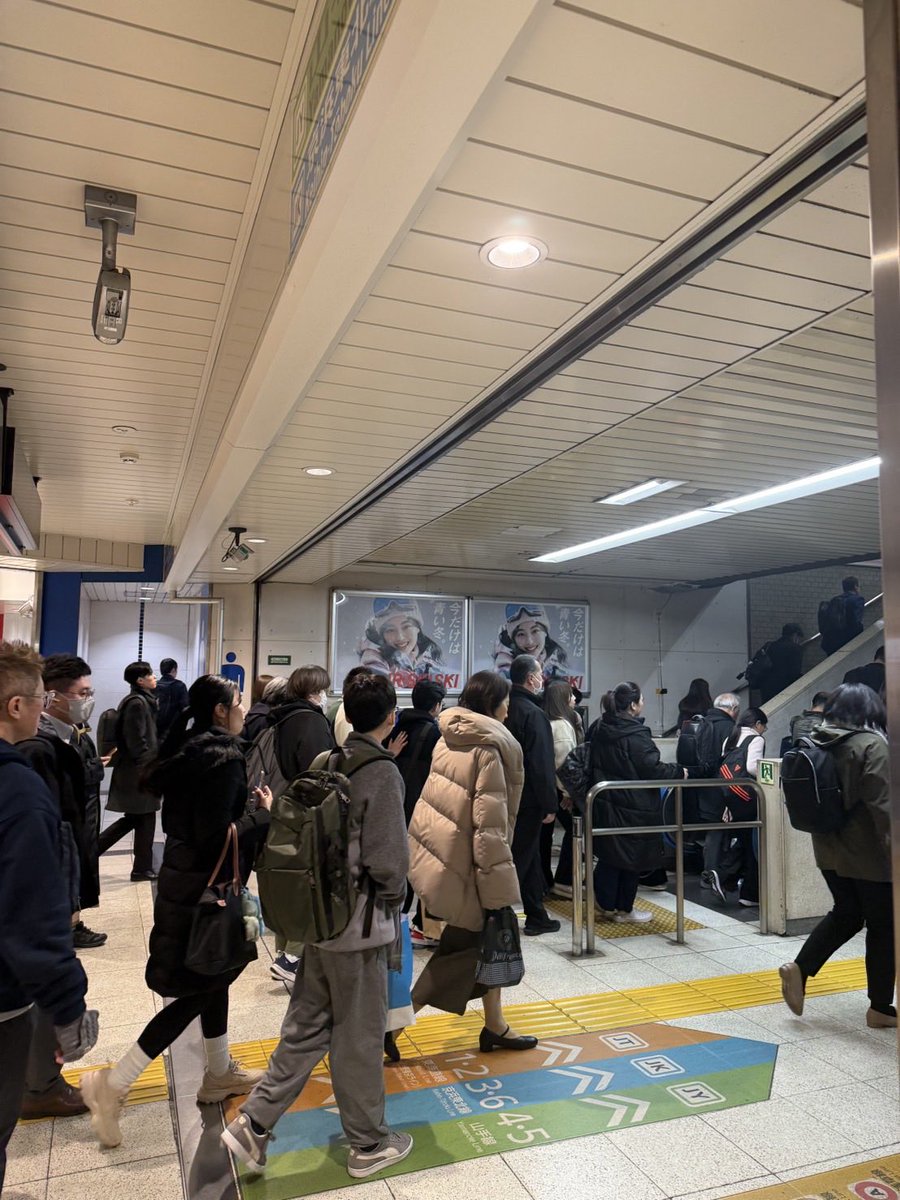 manori29's tweet photo. @ama_official01 メリクリ🎄🎅
新橋、代々木2日連続で出会えました😭 https://t.co/6TEQk74xro
