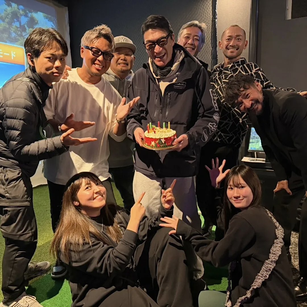 poppobentos's tweet photo. 現場でカズさんの誕生日祝い🎂🤍
カールヘアヤマさん可愛い‼️😭 https://t.co/sfKt4mZCgB