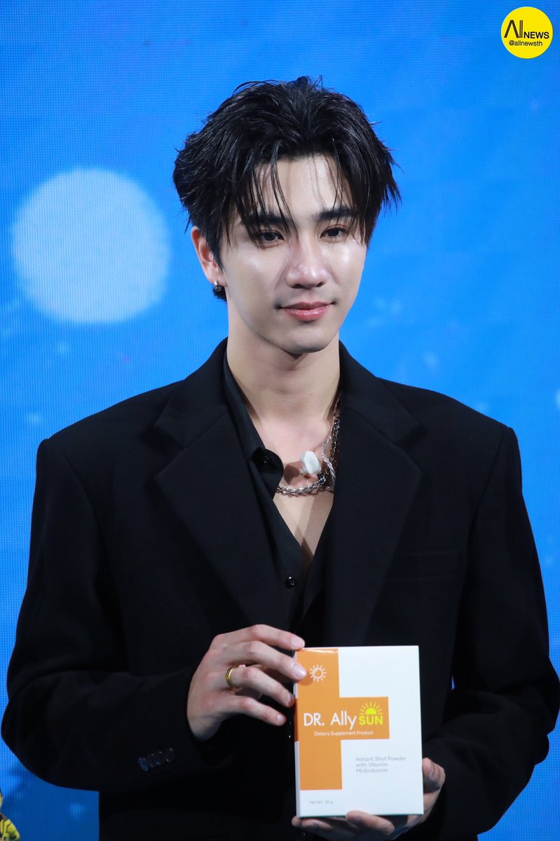 AllNews_th's tweet image. พรีเซนเตอร์ “เพิร์ธ ธนพนธ์ " ถือ product ยังไง! ให้หล่อ และ ชาวร็อค 

PERTH XMAS TOGETHER DRALLY
#DrAllyChristmasEvexPerth
#PerthTanapon 
#DrAlly #DRAllyThailand