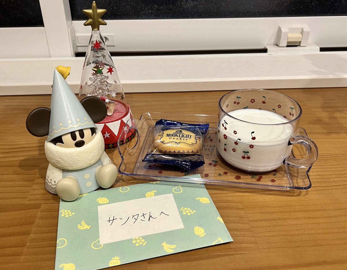 __ichika_'s tweet photo. まだサンタさんを信じてくれている8歳かわいい🤦🏻‍♀️💘💘
今年は初めて手紙とお菓子を用意すると張りきっていた8歳...サンタさん来てくれるといいね〜☺️💞 https://t.co/ZrUoKPn8L5