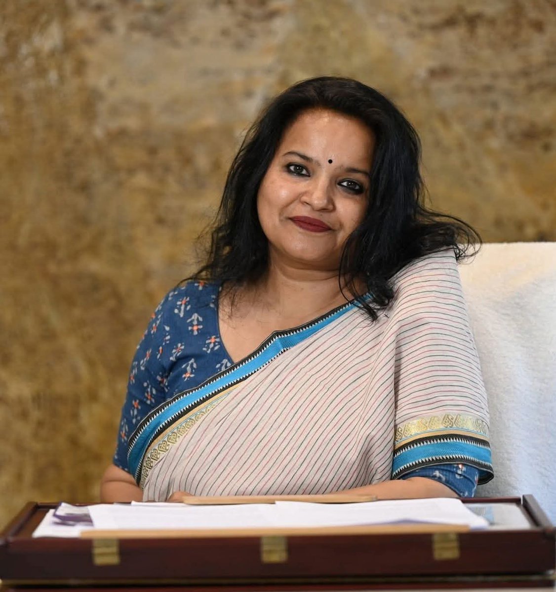 BIKASH3000's tweet photo. ରାଜ୍ୟର ପ୍ରଥମ ମହିଳା ମୁଖ୍ୟସଚିବ ହେବେ ଅନୁ ଗର୍ଗ । ଏବେ ଉନ୍ନୟନ କମିଶନର ଭାବେ ଦାୟିତ୍ବ ତୁଲାଉଛନ୍ତି ଅନୁ ଗର୍ଗ । ସାଧାରଣ ପ୍ରଶାସନ ବିଭାଗ ପକ୍ଷରୁ ବିଜ୍ଞପ୍ତି ପ୍ରକାଶ ହେଲା ।

#AnuGarg #ChiefSecretary
#NewChiefSecretary #FirstWomanChiefSecretary #OdishaChiefSecretary https://t.co/SFLOSyFspG