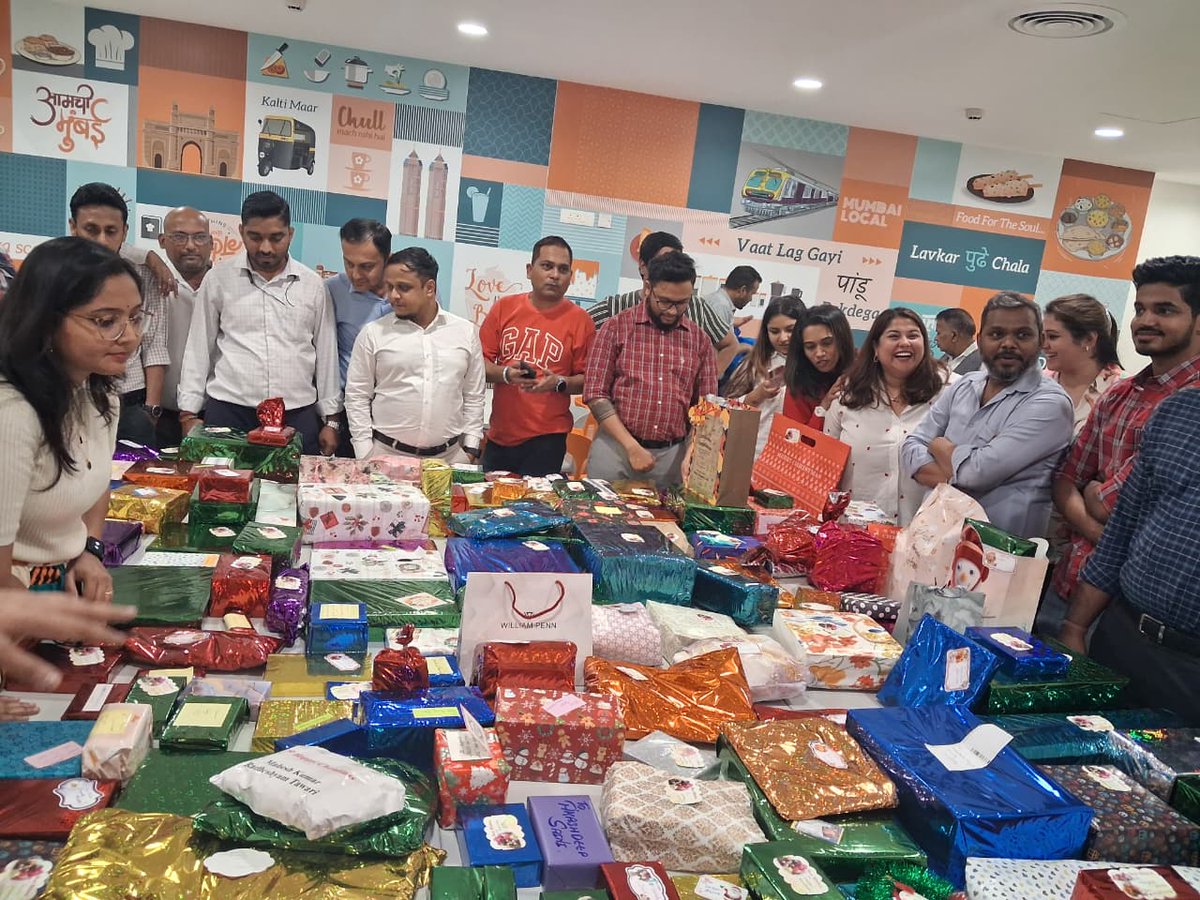 InsuranceRathi's tweet image. 🎄✨ Christmas cheer at ARIBL!

Team ARIBL celebrated with a fun-filled Secret Santa gift exchange at our Lower Parel office—spreading joy, laughter, and festive vibes all around. 🎁🎉

#ARIBL #Christmas #Celebrations #SecretSanta #Gifts #ChristmasCelebrations #Office #TeamARIBL