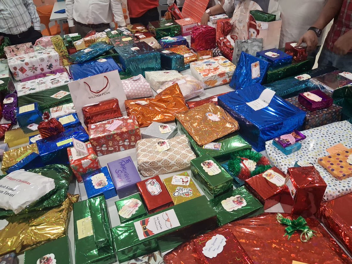 InsuranceRathi's tweet image. 🎄✨ Christmas cheer at ARIBL!

Team ARIBL celebrated with a fun-filled Secret Santa gift exchange at our Lower Parel office—spreading joy, laughter, and festive vibes all around. 🎁🎉

#ARIBL #Christmas #Celebrations #SecretSanta #Gifts #ChristmasCelebrations #Office #TeamARIBL