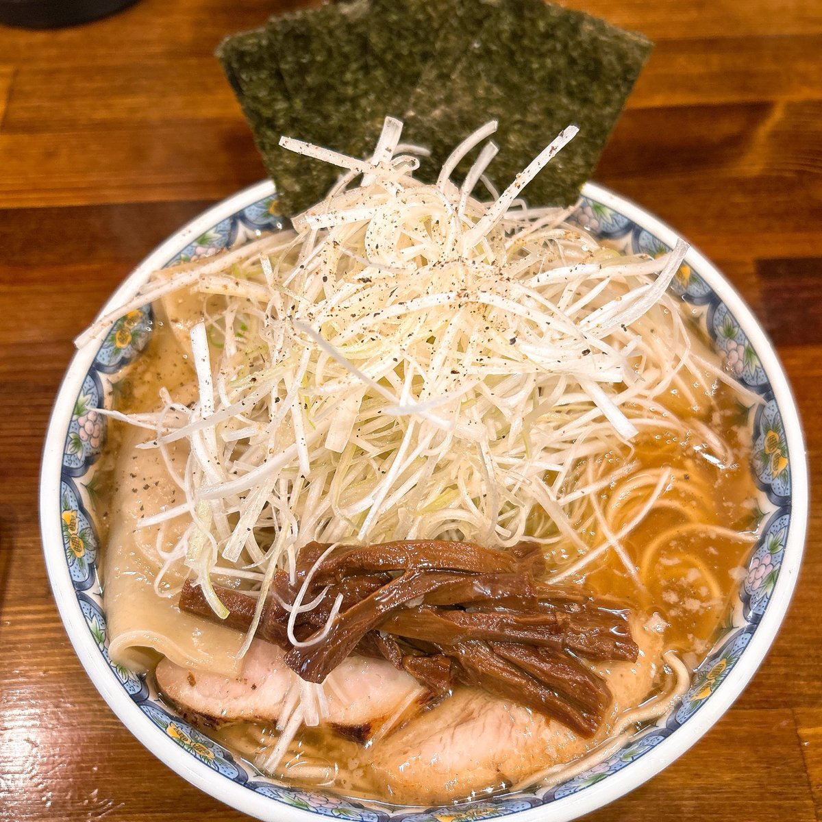 奈つやのもちもち雲呑中華そば(ネギ増し)。 いつもの安定した味で