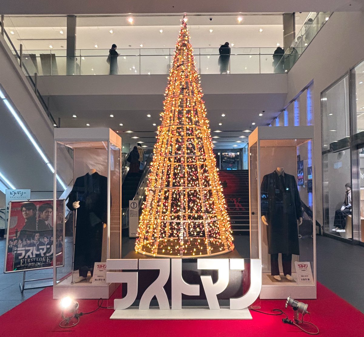 REN_gokuh's tweet photo. 映画ラストマン初日舞台挨拶

新宿ピカデリー！
トーク爆発しすぎて映画中も笑いすごかった🤣

大泉さん「アーティストネームを稲葉浩志でやっております」
荘口さん「怒られるでしょ！」
福山さん「あのね、確かに優しい方だけど…(真顔」

役者陣の名演技が本当に素晴らしかった

#なまらラストマン https://t.co/3OObsXuRpj