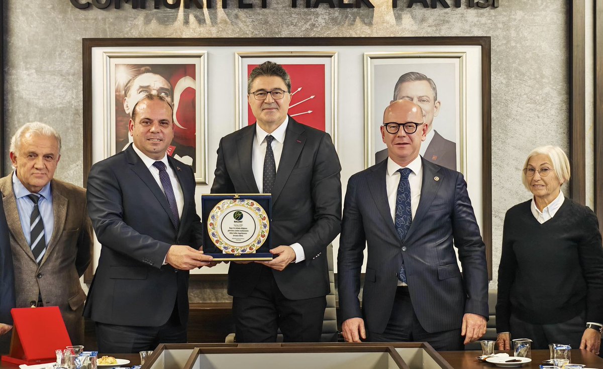 📌 Genel Merkezimizde;
Genel Başkan Yardımcımız ve Balıkesir Milletvekilimiz Ensar Aytekin ile birlikte #BALDEF Yönetimini, Balıkesir dernek başkanlarımızı ve kıymetli yönetimlerini ağırladık.

Balıkesir’in güçlü sivil toplum yapısına katkı sunan, birlik ve dayanışmayı büyüten bu