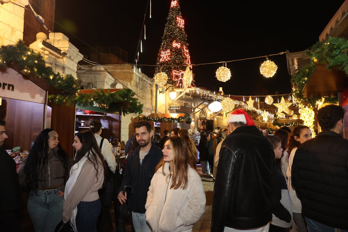 A mis amigos personales cristianos, a mis lectores y seguidores que hoy  celebran Nochebuena y mañana -Navidad, a todos los cristianos de bien que  viven hoy una fecha especial, deseo enviarles mis, image size:1200x800