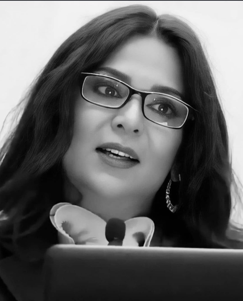 أستاذة نوال قالت:
ان شفانا الله من عشقه وشوقه
ارسِّبه بالحُب مهما يختِبر☝🏻