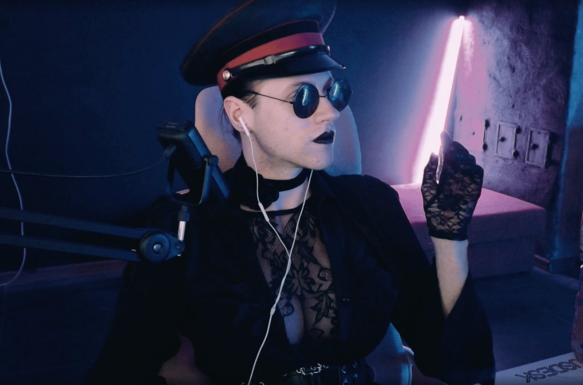 .ᐟ.ᐣ 𝐌𝐄𝐑𝐑𝐘 𝐇𝐎𝐋𝐈𝐃𝐀𝐘𝐒 .ᐟ.ᐣ

That's right, if you've been wondering (and I doubt you have), Nico (hi that's me) has been busy being a steamer for a living, while also getting some "𝘂𝗽𝗴𝗿𝗮𝗱𝗲𝘀".

I'm happy to announce I'm officially a Big Tiddy Goth Mommy. 🖤🔥