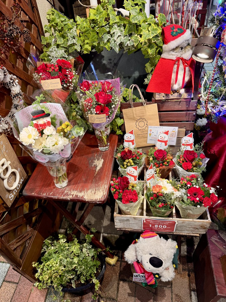 F_HANASHIMA's tweet photo. MerryXmas🎄✨
FLORIST hanashima本日も多くのお客様のご来店ありがとうございます

そして多くの友人もご来店いただきうれしいXmasイヴでした😊🙏

Xmas🌹ギフトを買いに来てくれる人達はみんな幸せそうで私達までHAPPYな気持ちになれます😊

皆様もステキなクリスマスをお過ごし下さいネ🎄✨ https://t.co/BRdIx2rsZx